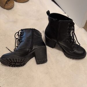 Zigi Soho Black Lace-Up Boots